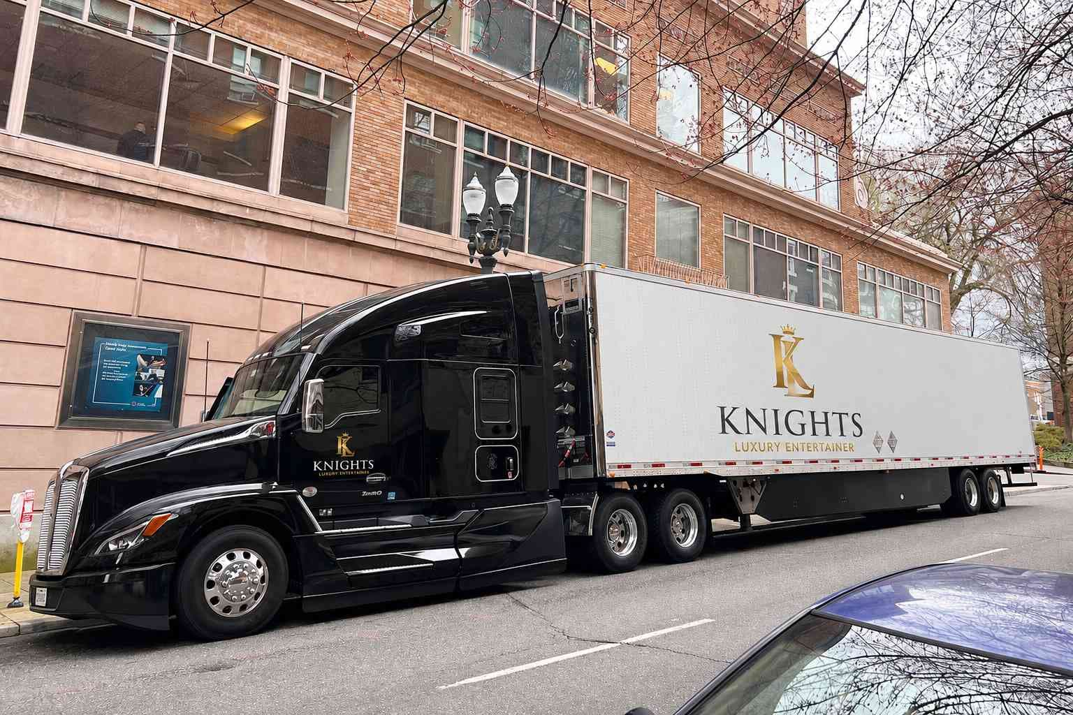 Tour Trucking